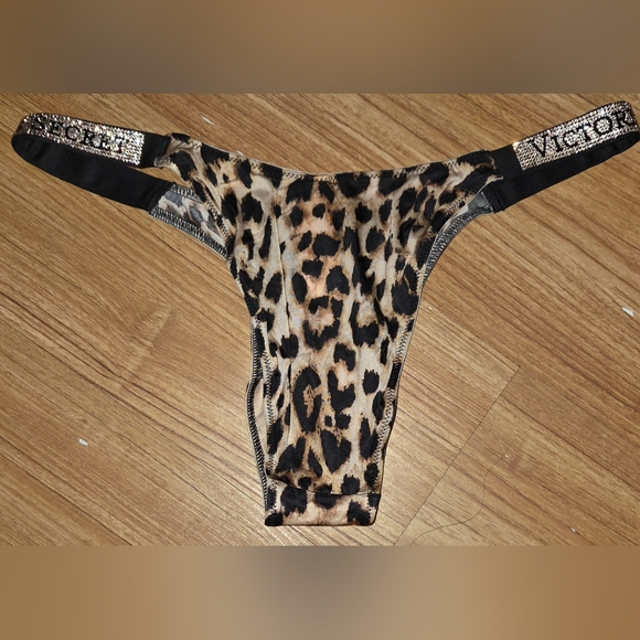 Victoria's Secret Shine Strap Leopard Print High Leg Brazilian Panty Size M - Picture 3 of 6